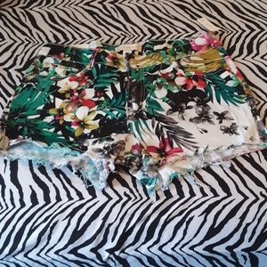 Nicki Minaj mid rise shorts